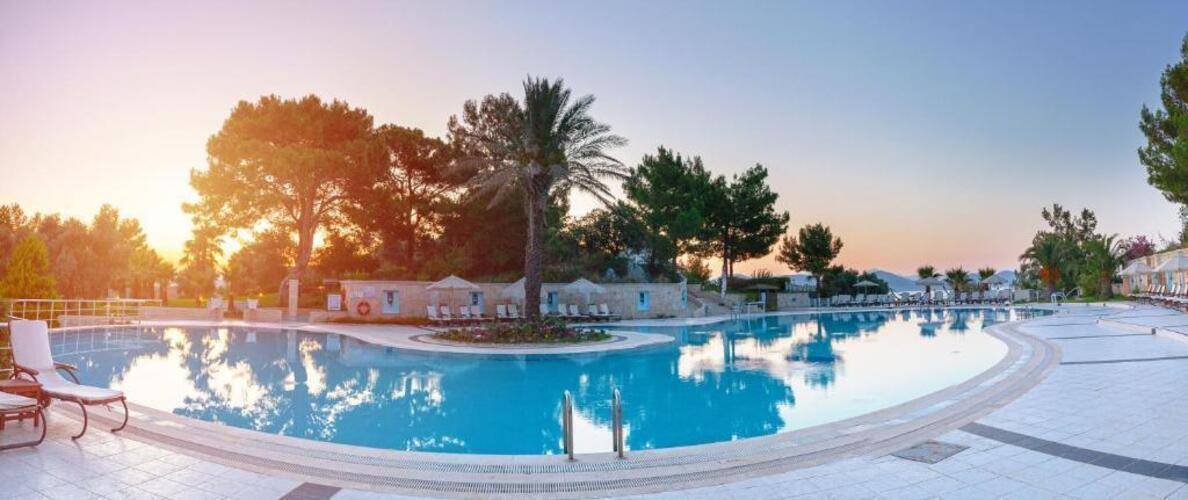 X Life Hotel (Adults Only 15+)