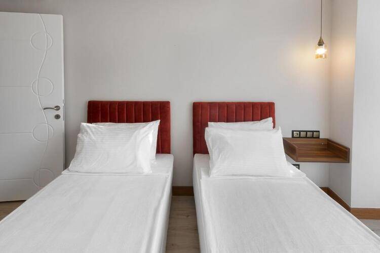 Theluna Suite