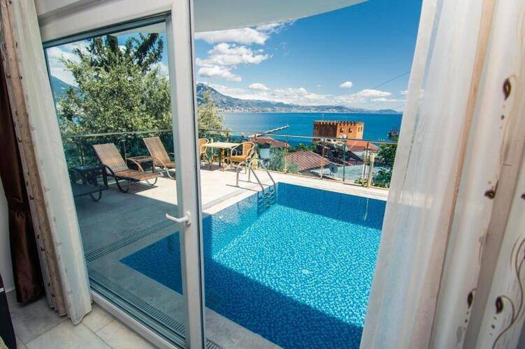 Theluna Suite