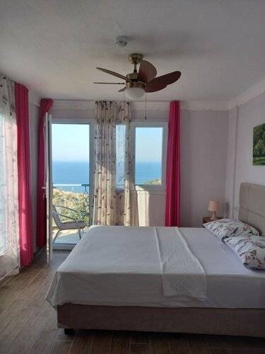 Laila Otel Karaburun