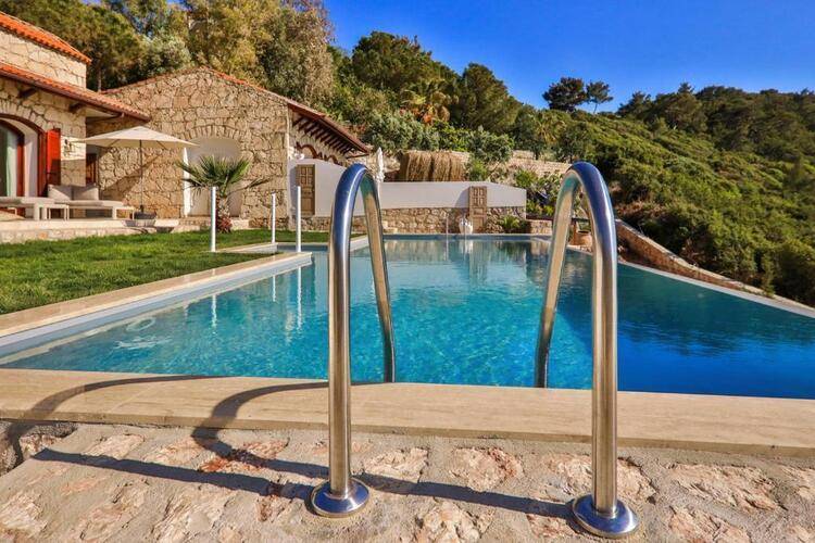 Villa Kale Suites