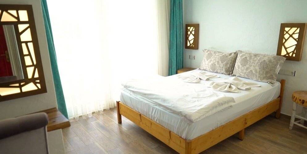 Ceneviz Hotel