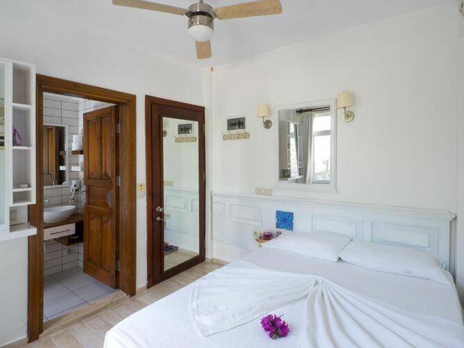 Hideaway Hotel