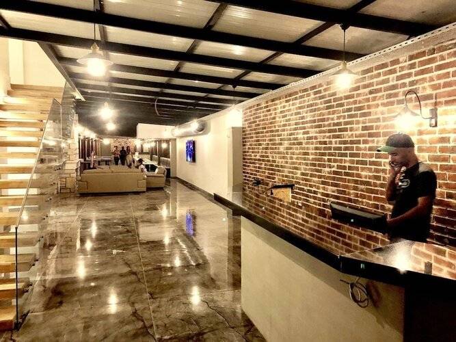 Victoria Hotel and Lounge