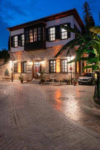 Cedrus Hotel
