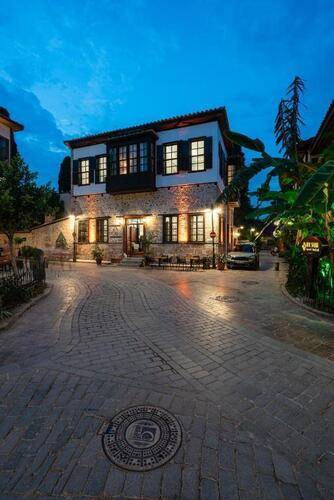 Cedrus Hotel