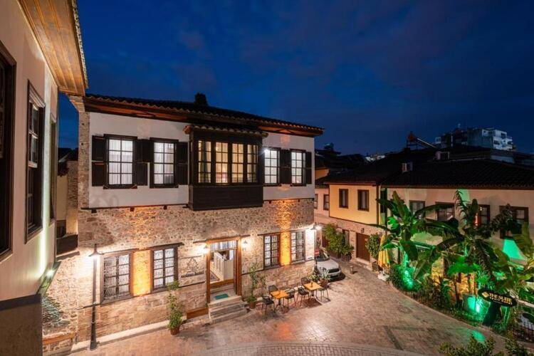 Cedrus Hotel