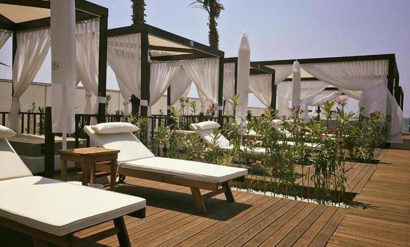 Veranda Suites