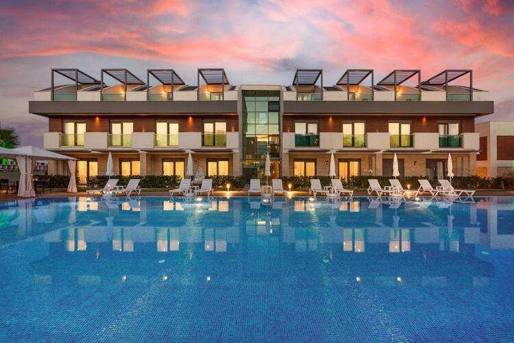 Veranda Suites