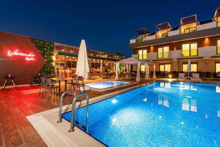 Veranda Suites