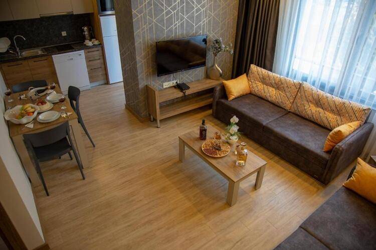 Golden World Suite Hotel