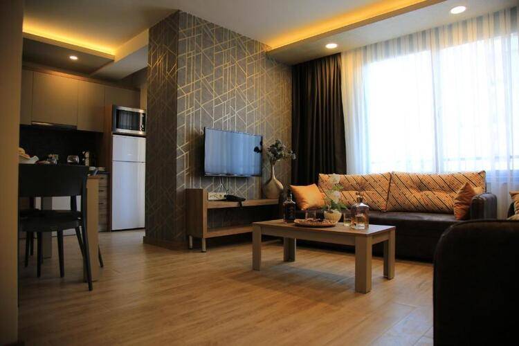 Golden World Suite Hotel