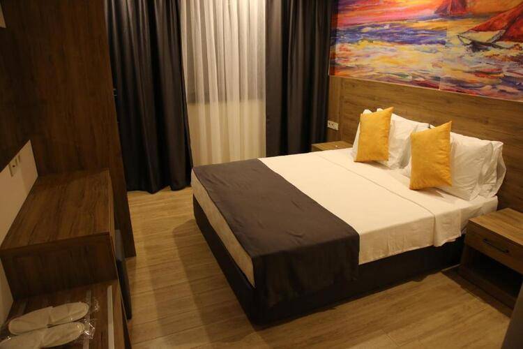 Golden World Suite Hotel