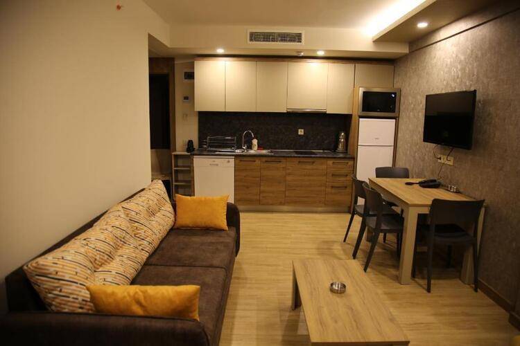 Golden World Suite Hotel