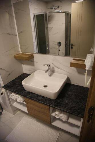 Golden World Suite Hotel