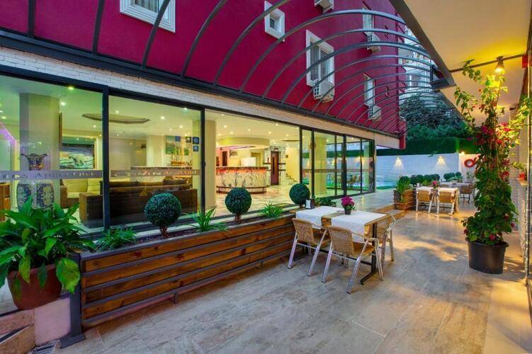 Twin Apart Hotel