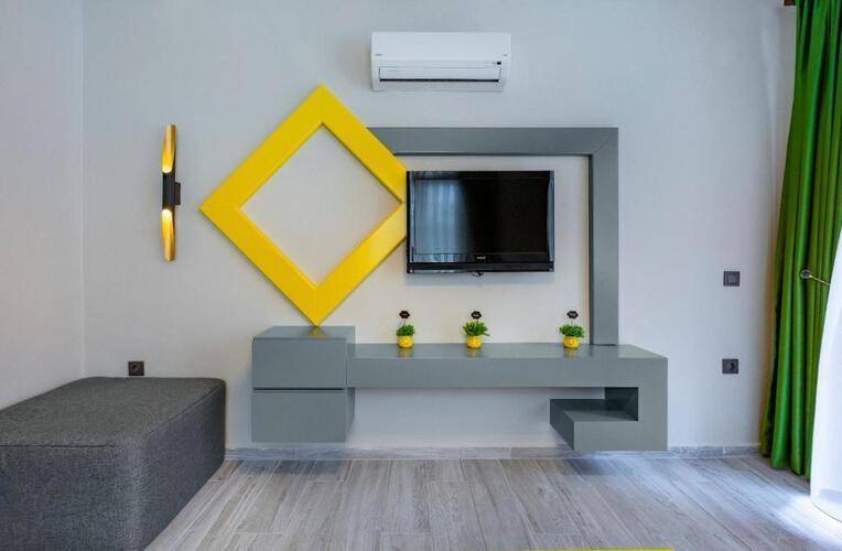 Twin Apart Hotel