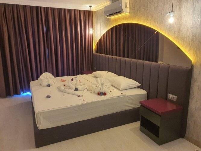 Karikatur bi hotel