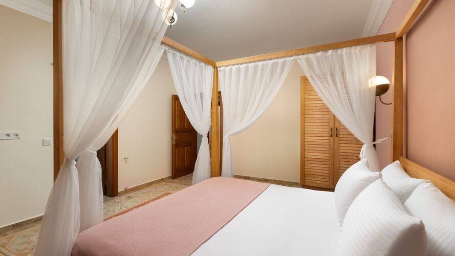 Kairos Hotel