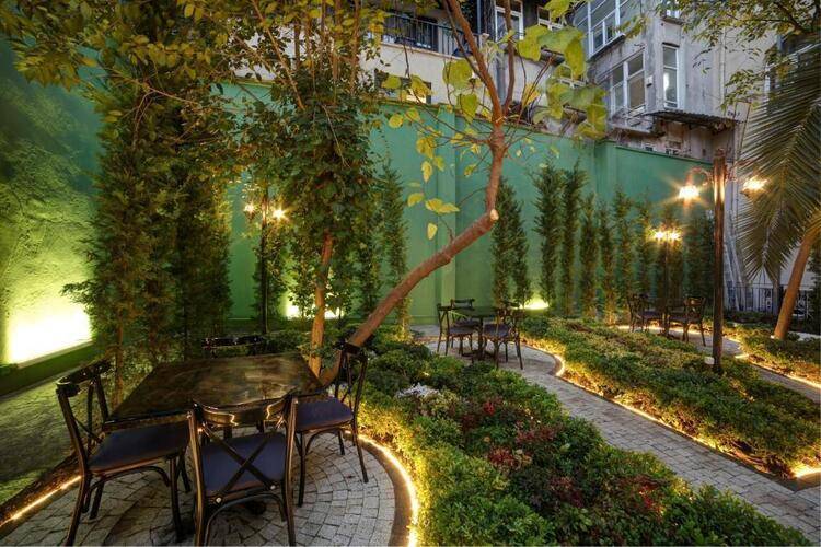 Walton Gardens Pera Hotel