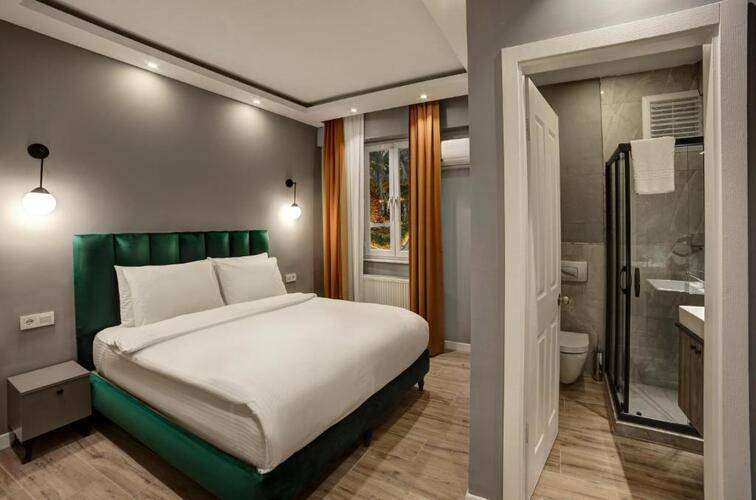 Walton Gardens Pera Hotel