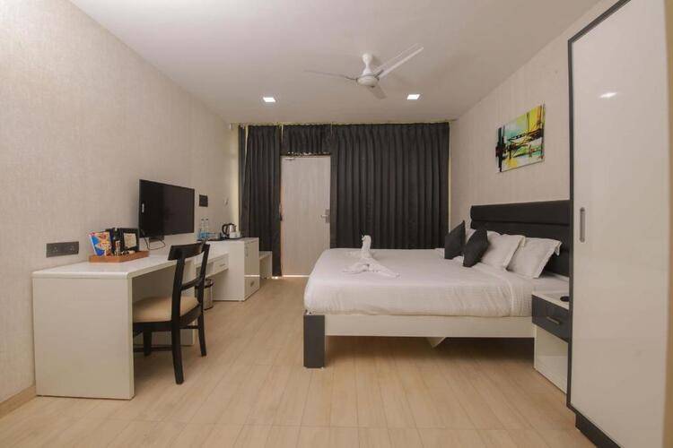 La Alphonso Marina Resort & Spa