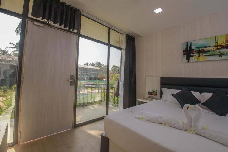 La Alphonso Marina Resort & Spa