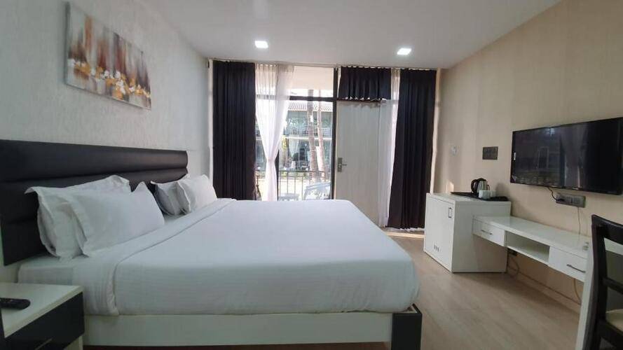 La Alphonso Marina Resort & Spa