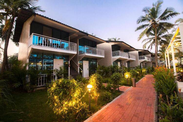 La Alphonso Marina Resort & Spa