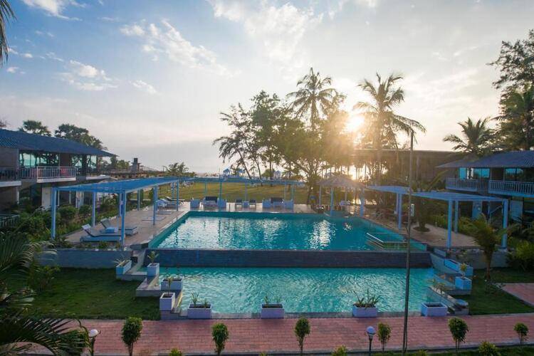 La Alphonso Marina Resort & Spa