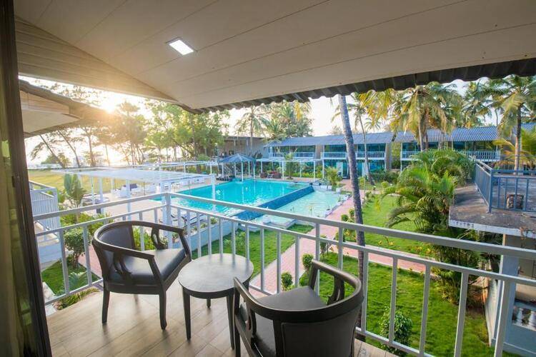 La Alphonso Marina Resort & Spa