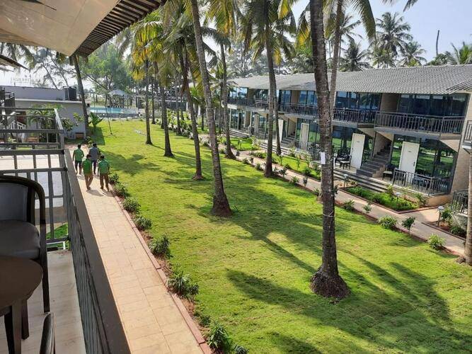 La Alphonso Marina Resort & Spa