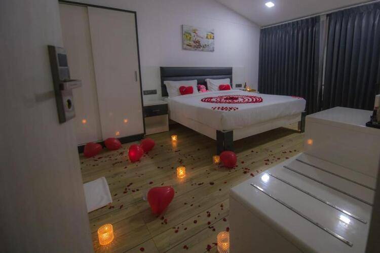 La Alphonso Marina Resort & Spa