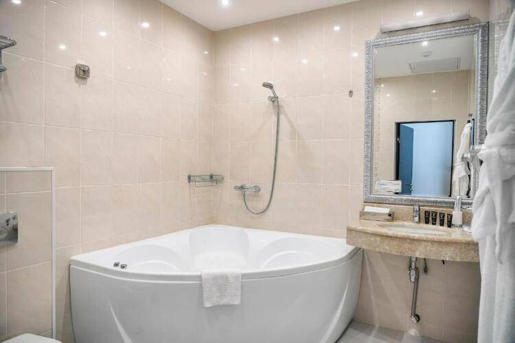 7 Avenue Hotel and SPA
