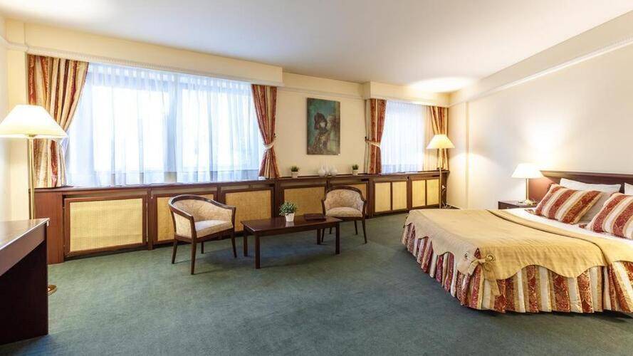 Отель Президент (President Hotel)