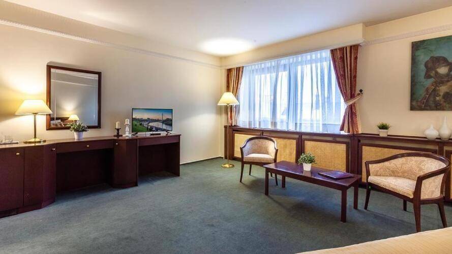 Отель Президент (President Hotel)