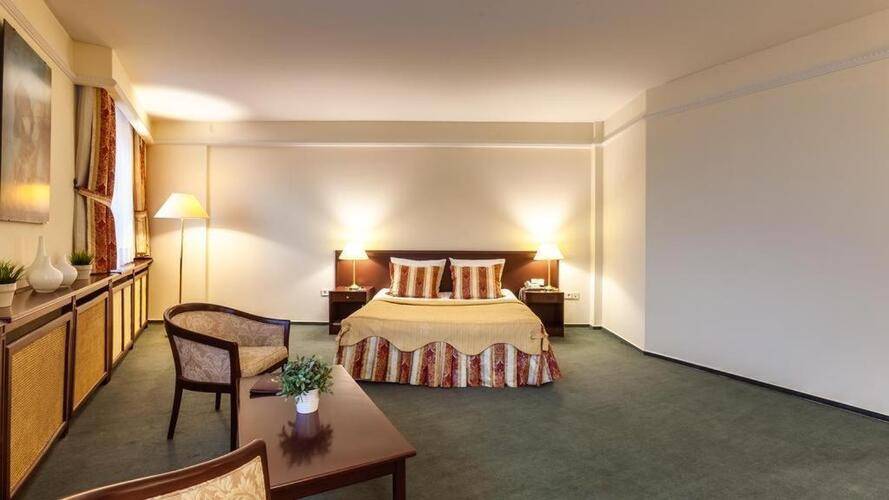 Отель Президент (President Hotel)