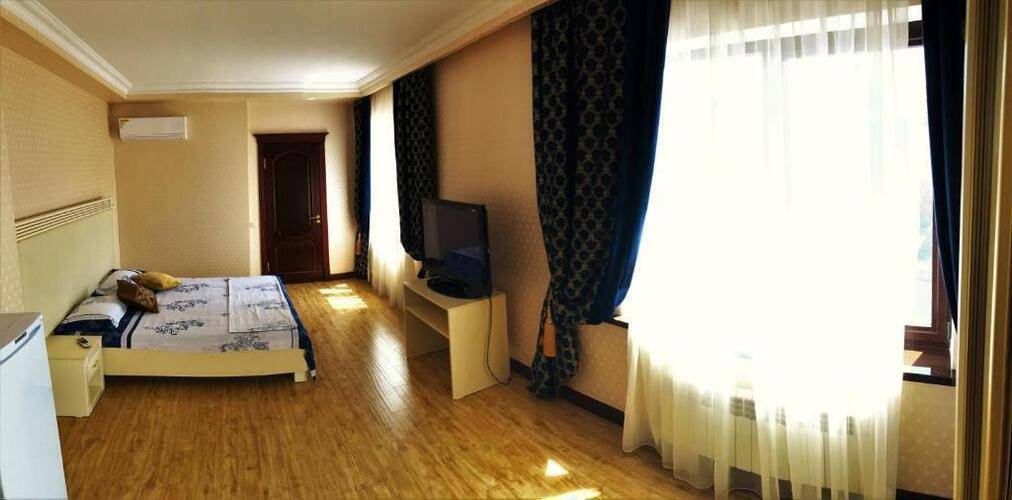 Отель Люкс (Lux Hotel)