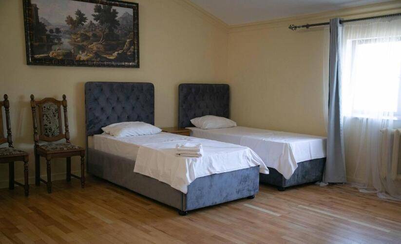 Отель Люкс (Lux Hotel)