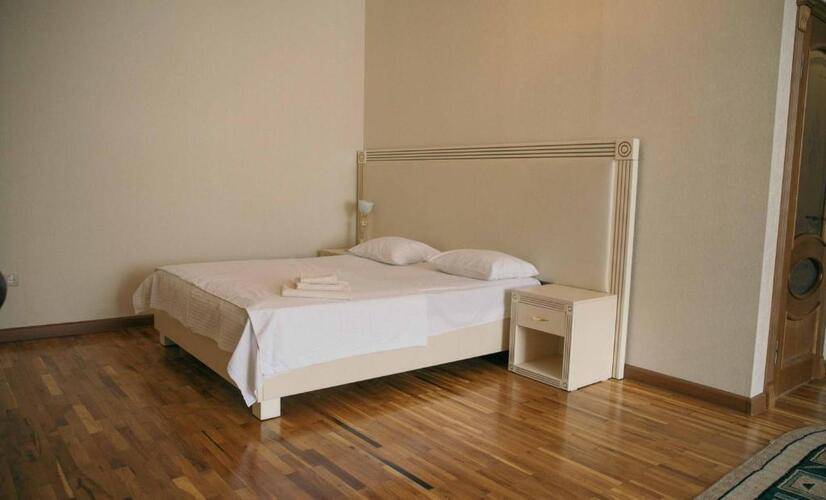 Отель Люкс (Lux Hotel)