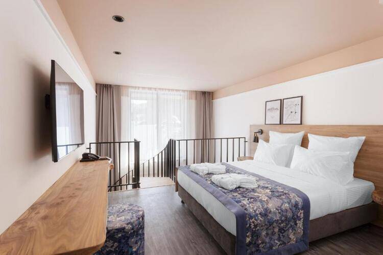 Country Hills Resort