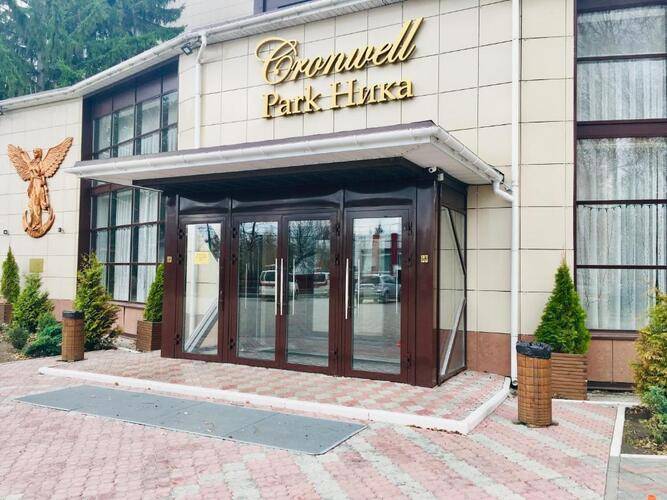 Отель Cronwell Park Ника