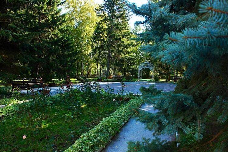 Отель Cronwell Park Ника