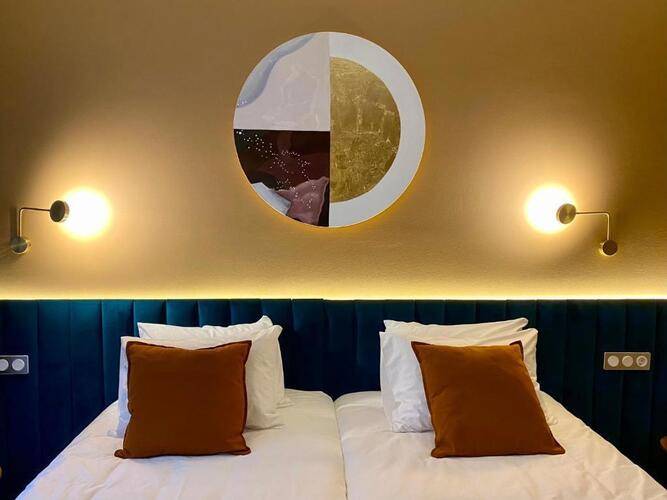New Holland Hotel