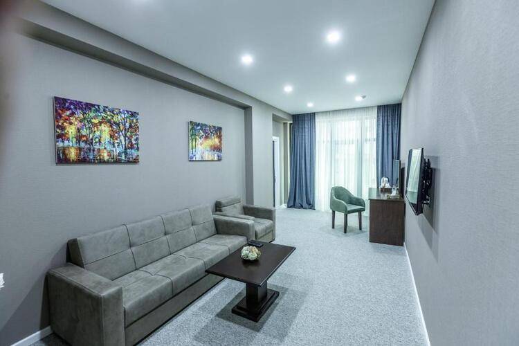 Parallel Hotel