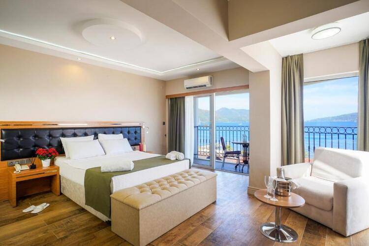Aurasia Sea Side Hotel