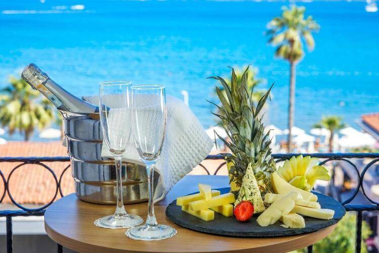Aurasia Sea Side Hotel