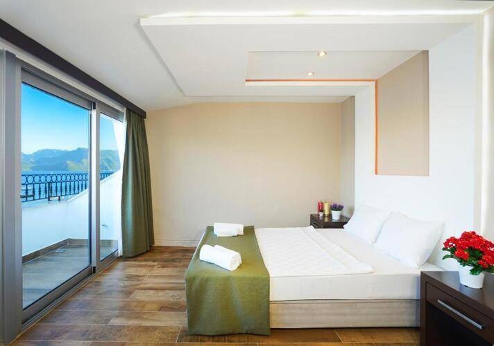 Aurasia Sea Side Hotel