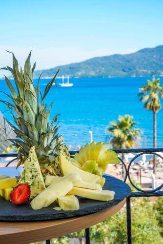 Aurasia Sea Side Hotel