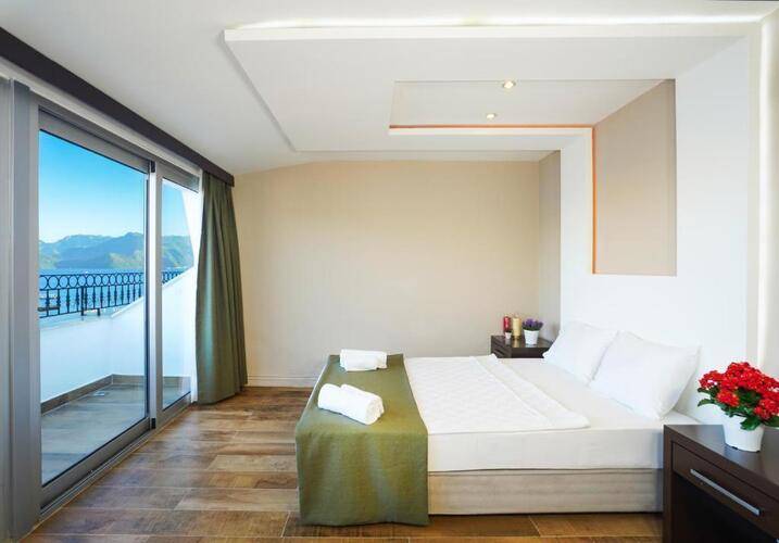 Aurasia Sea Side Hotel
